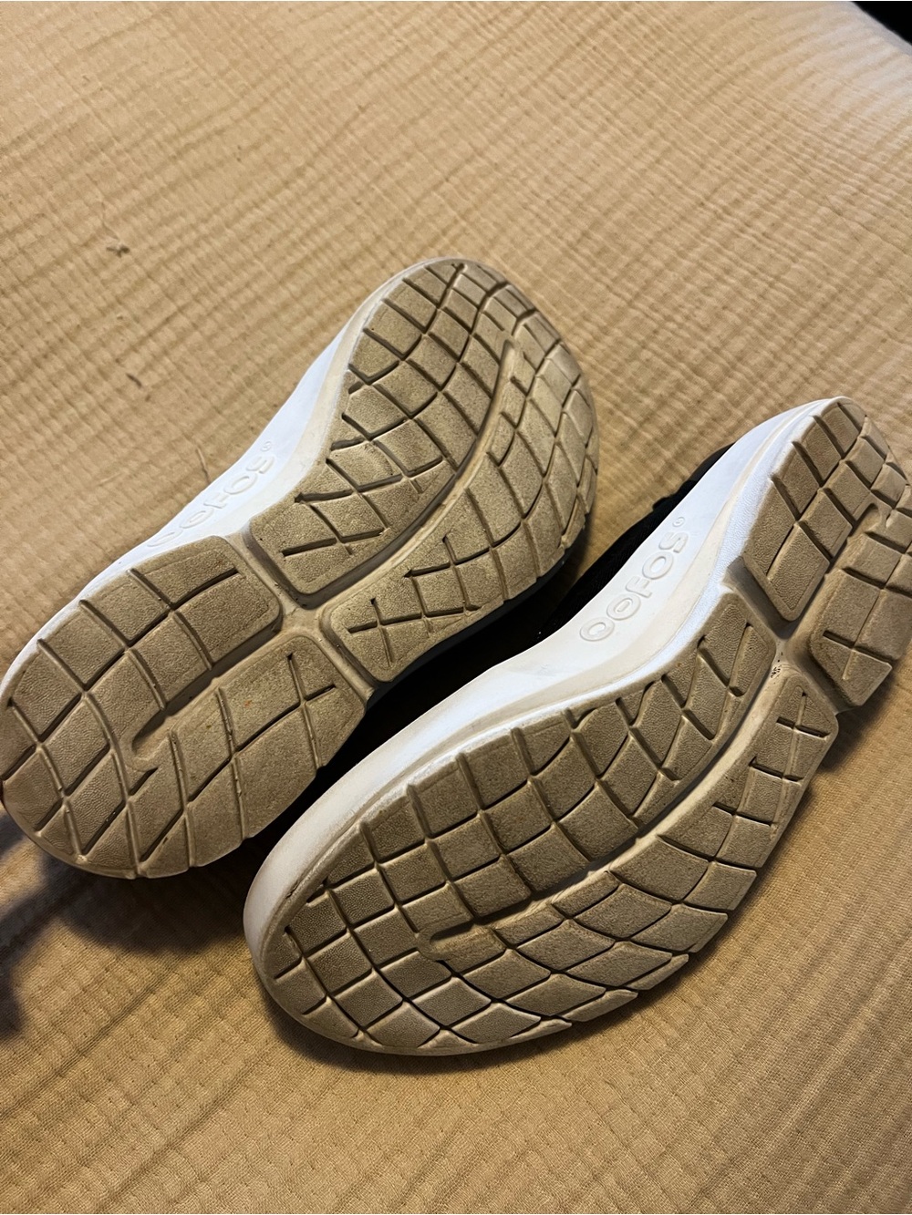OOFOS OOmg EeZee Low Recovery Shoes - 7.5 - Picture 4 of 8